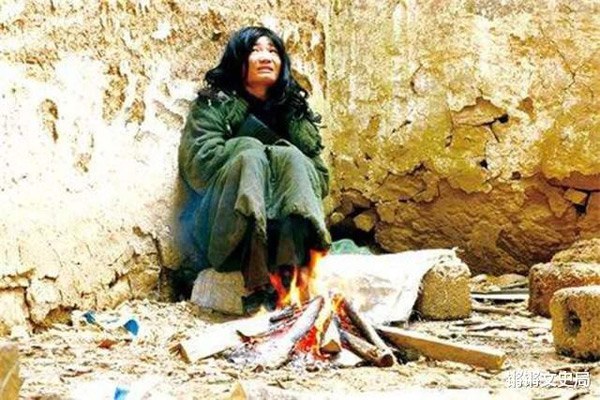 Cái kết buồn của cậu bé 8 tuổi vẫn được cha mẹ cho vào giỏ tre và khiêng đi vì sợ con ngã, 23 tuổi không biết tự nấu ăn-3