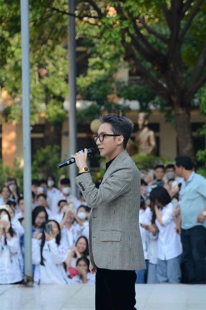 Sơn Tùng lộ da thật qua ảnh cam thường, ai nấy đều ghen tị-3