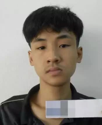 Rơi điện thoại, cô gái lộ nhiều ảnh nóng-1