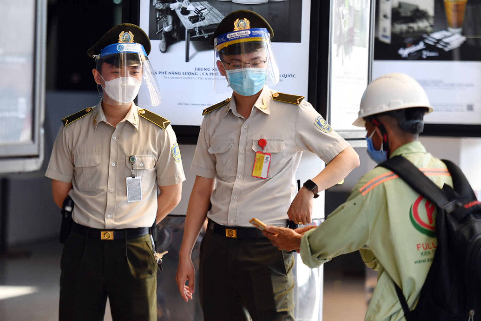 Có tài khoản định danh điện tử, ra sân bay vẫn phải trình căn cước-1