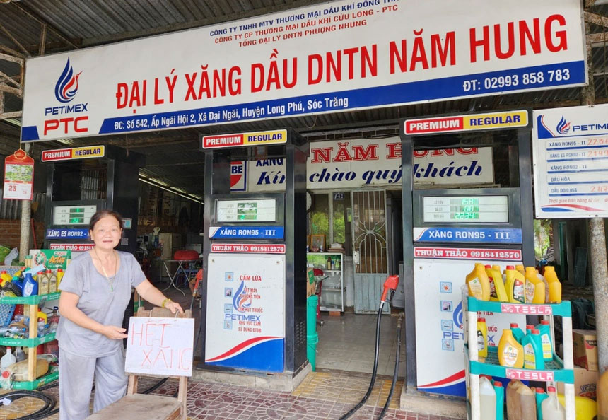 Chủ cây xăng ở miền Tây phải đi mua xăng lẻ về dùng-2