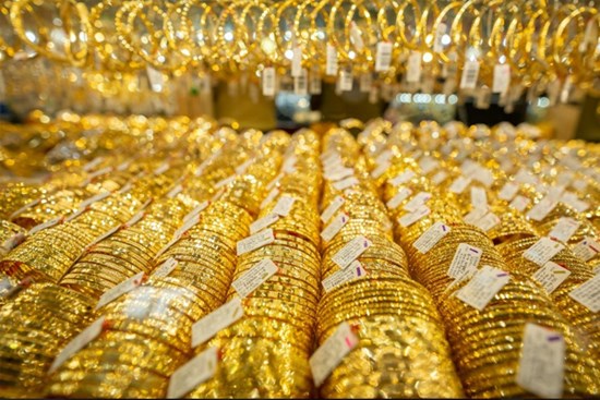 Giá vàng hôm nay 25/10: Vàng bất ổn, dò dẫm trước diễn biến kinh tế Mỹ