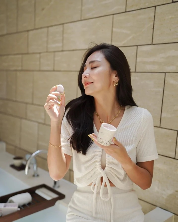 Nàng da ngăm nên tránh xa những màu sắc trang phục này-7