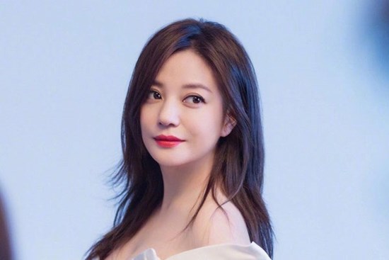 Triệu Vy bị loại khỏi phim, hết đường quay lại showbiz