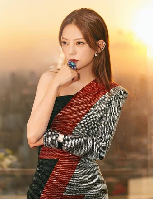 Triệu Vy bị loại khỏi phim, hết đường quay lại showbiz-3
