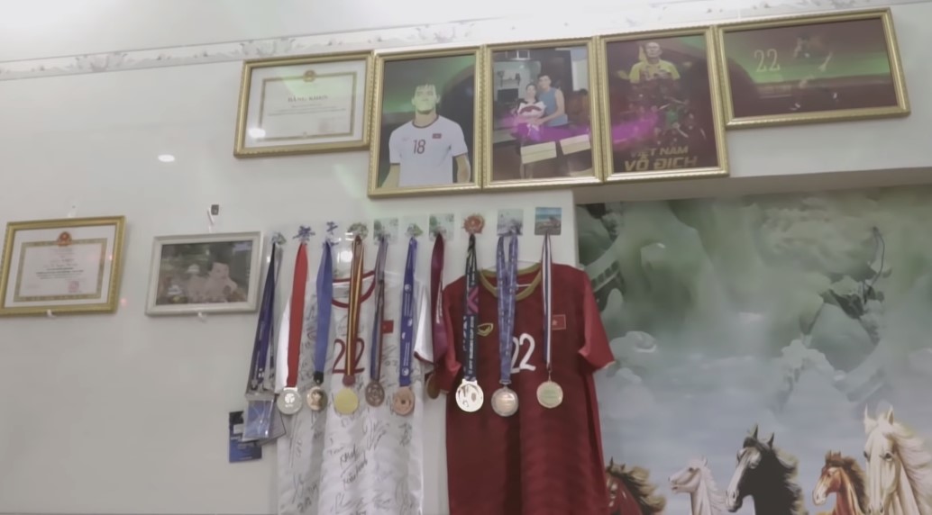 Tò mò căn nhà của cầu thủ lên đồ nhìn thấy toàn tiền gây chú ý ở đám cưới Bình An - Phương Nga-12