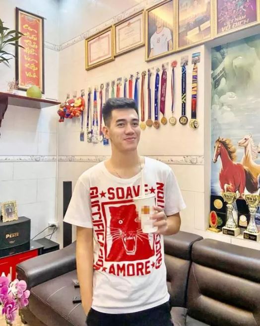 Tò mò căn nhà của cầu thủ lên đồ nhìn thấy toàn tiền gây chú ý ở đám cưới Bình An - Phương Nga-17