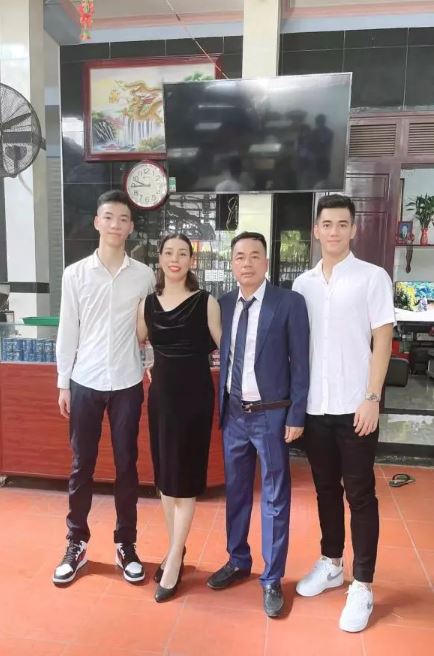 Tò mò căn nhà của cầu thủ lên đồ nhìn thấy toàn tiền gây chú ý ở đám cưới Bình An - Phương Nga-18