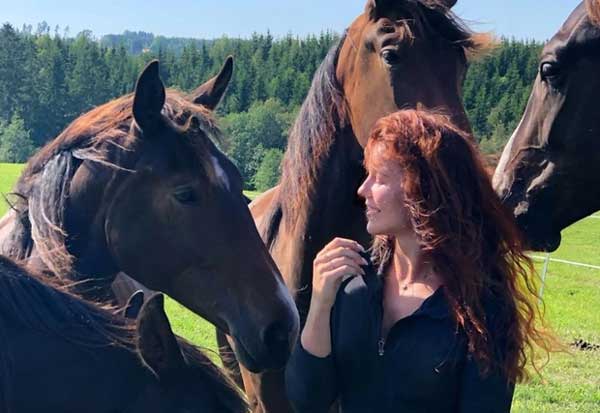 Ái nữ Na Uy thừa kế tỷ đô: Vừa đẹp vừa giàu, nhưng tiết kiệm mọi nơi, sở hữu duy nhất 1 thú vui xa xỉ-3