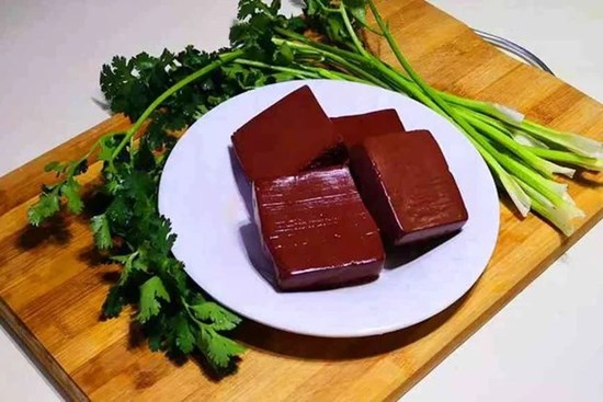 Đều là cao thủ ''quét sạch'' độc tố, tiết vịt và tiết lợn loại nào tốt hơn?