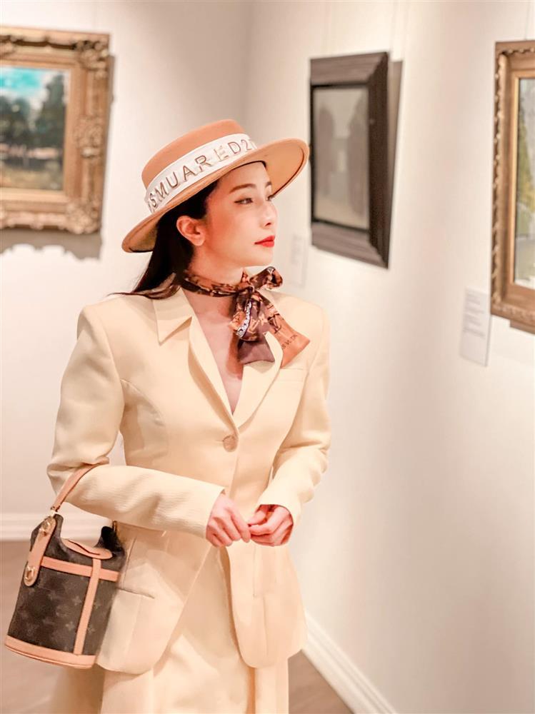 Quỳnh Nga hết hở bạo, chuyển style kín như bưng khi vi vu nước Nga-2