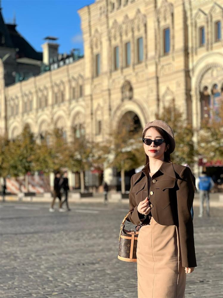 Quỳnh Nga hết hở bạo, chuyển style kín như bưng khi vi vu nước Nga-5