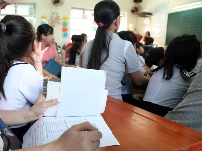 Nhức nhối lạm thu đầu năm học: Chuyện muôn thuở khi nào mới hết?-1