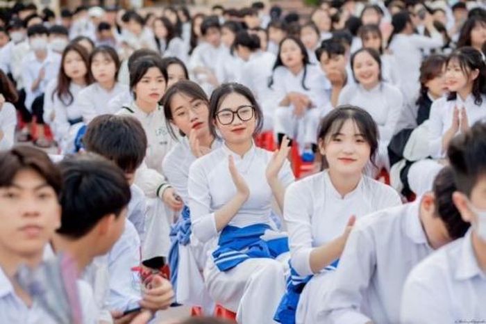 Giữ hay bỏ lớp không chuyên trong trường chuyên?-1