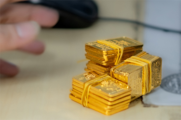 Giá vàng hôm nay 26/10: USD lao dốc, vàng bật tăng và sẽ ‘tỏa sáng’-1