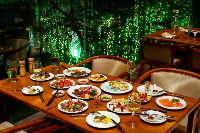 Chi chục triệu đồng ăn tiệc Halloween ở khách sạn 5 sao-1