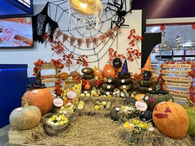 Chi chục triệu đồng ăn tiệc Halloween ở khách sạn 5 sao-3