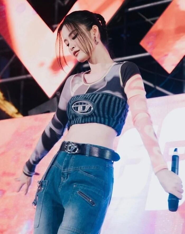 Đông Nhi tái xuất sau ồn ào chị em guột, được fan tổ chức sinh muộn cực chu đáo-1