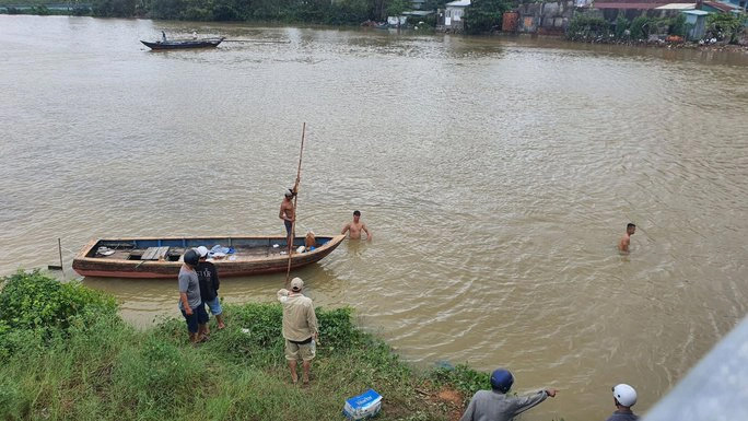 Nam sinh lớp 9 ở Quảng Nam mất tích, dép và xe đạp bỏ trên cầu-2