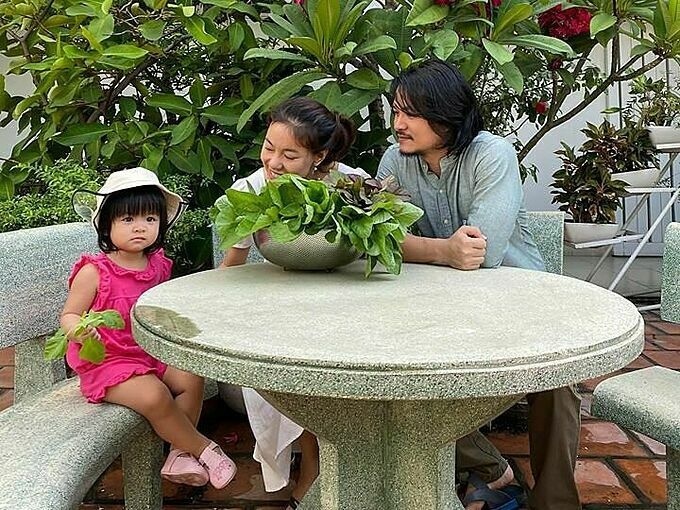 Con gái nuôi 4 tuổi của HH Đỗ Mỹ Linh: Là thiên kim tiểu thư, được mẹ dạy quét nhà, nhặt rau từ nhỏ-2