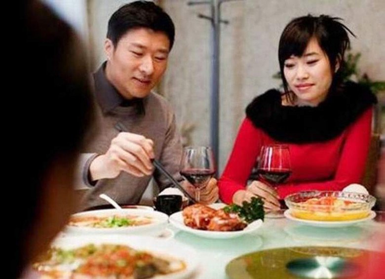 Về nhà bạn trai ra mắt, bác gái dặn cứ tự nhiên như ở nhà mà anh đá tôi luôn-2