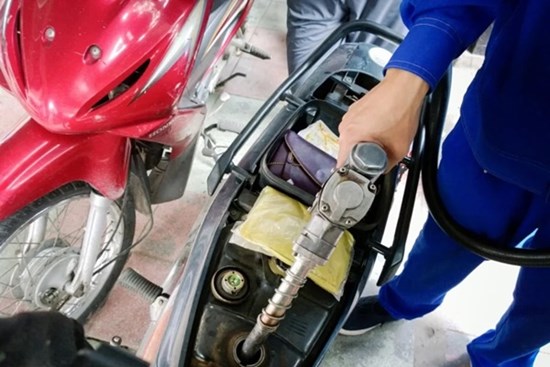 Người bán xăng bật mí: Đừng đổ dầu buổi sáng, tránh đổ xăng buổi chiều, áp dụng thực tế tiết kiệm cả nửa triệu