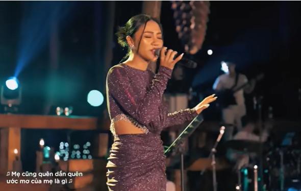 Văn Mai Hương bị váy phản chủ khiến vòng 2 như mang bầu-2