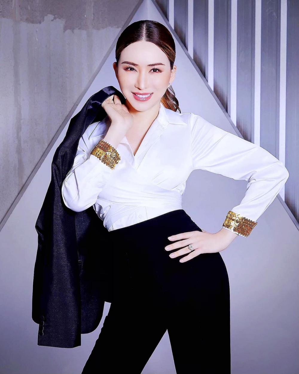 Nữ tỷ phú vừa mua lại Hoa hậu Hoàn vũ quyền lực cỡ nào?-1