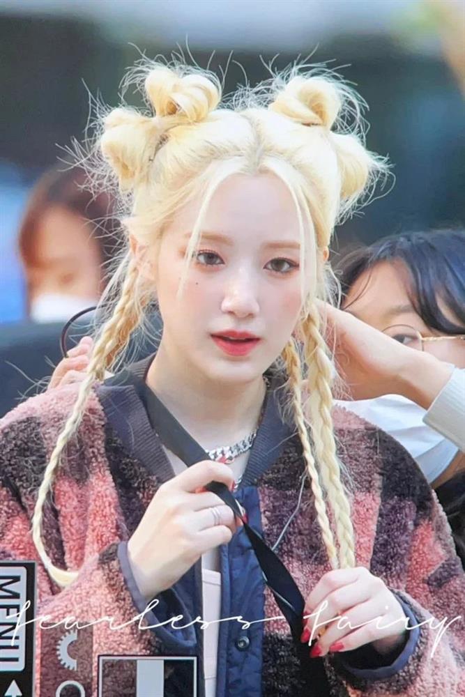 Lisa, Taeyeon mất điểm với mái tóc xơ xác-4