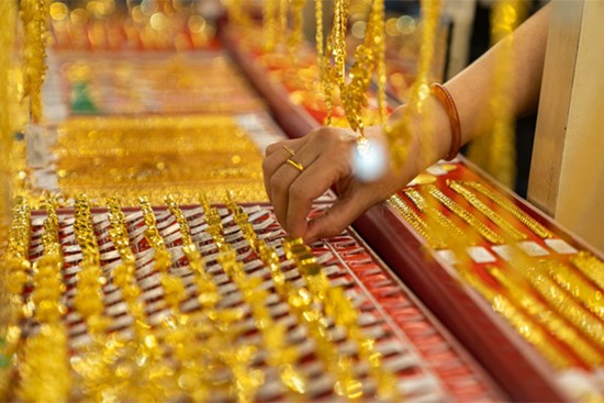 Giá vàng hôm nay 27/10: Vàng thế giới tăng mạnh, SJC trên 67,4 triệu đồng/lượng