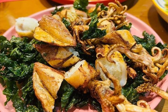 Mực chiên lá lốt - Món ngon giúp ấm bụng những ngày lạnh về