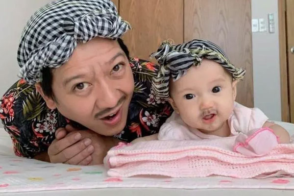 Con gái Trường Giang là bản sao của bố lúc nhỏ, khiến Nhã Phương chịu thua bởi điều này-10