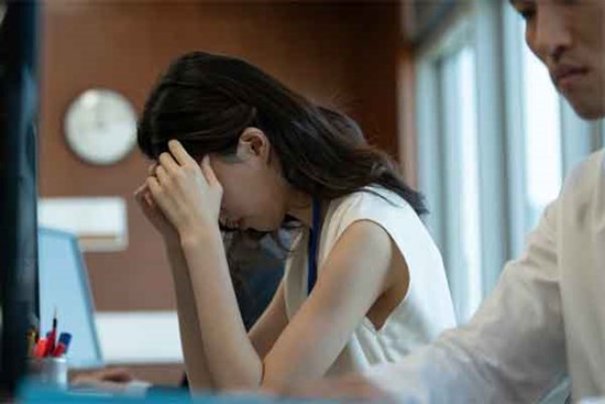 Chồng báo tin sắp làm Phó giám đốc nhưng vợ lại lo lắng đến mất ăn mất ngủ