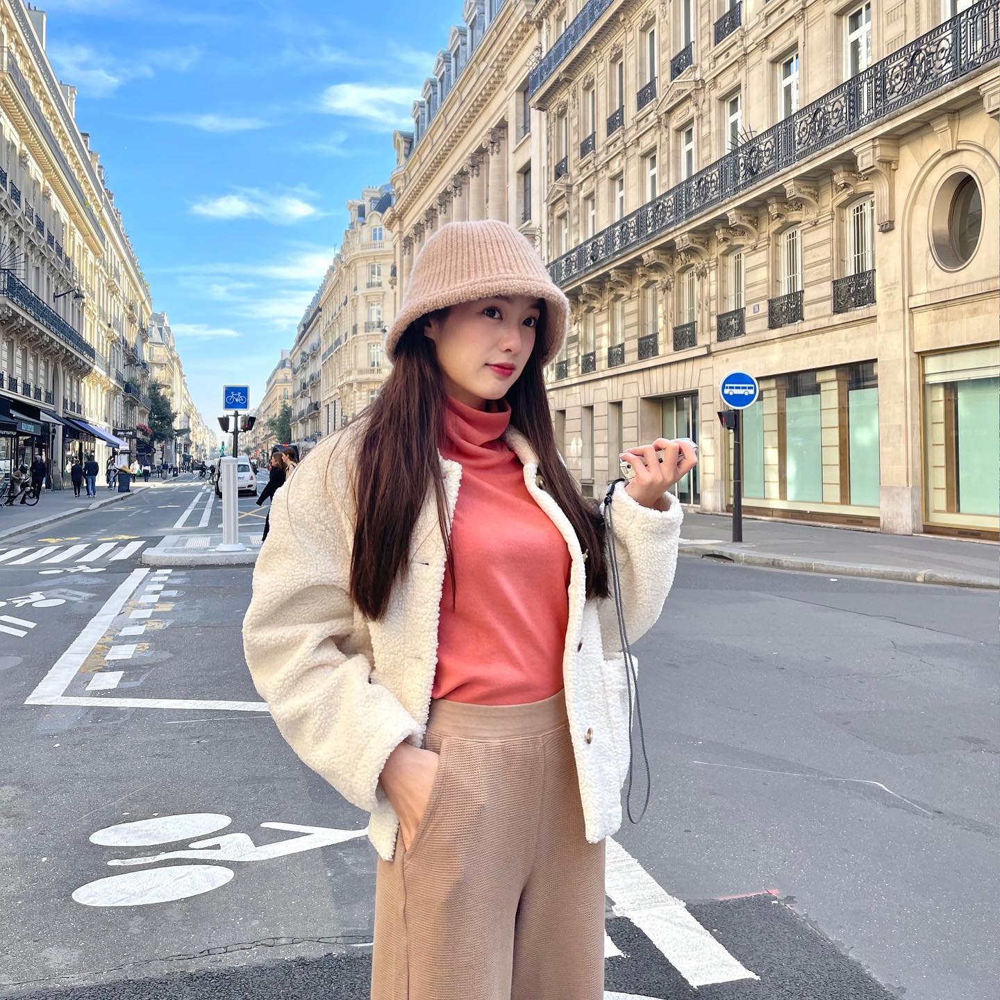 4 kiểu áo vừa giữ ấm vừa tôn dáng trẻ trung đáng sắm trong mùa lạnh-1