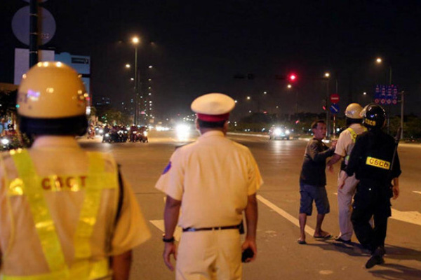 Làm rõ vụ người mẹ tố CSGT đánh trúng con nhỏ-2