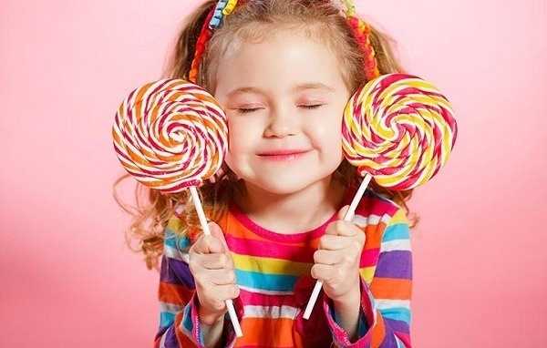 Phụ huynh chú ý: Cho con ăn nhiều kẹo cũng ảnh hưởng đến trí tuệ của bé-1