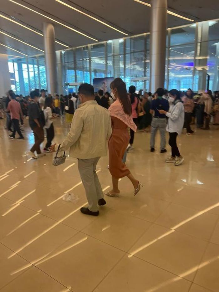 Phương Oanh tươi tắn với tóc mới cháy phố hậu lùm xùm-7