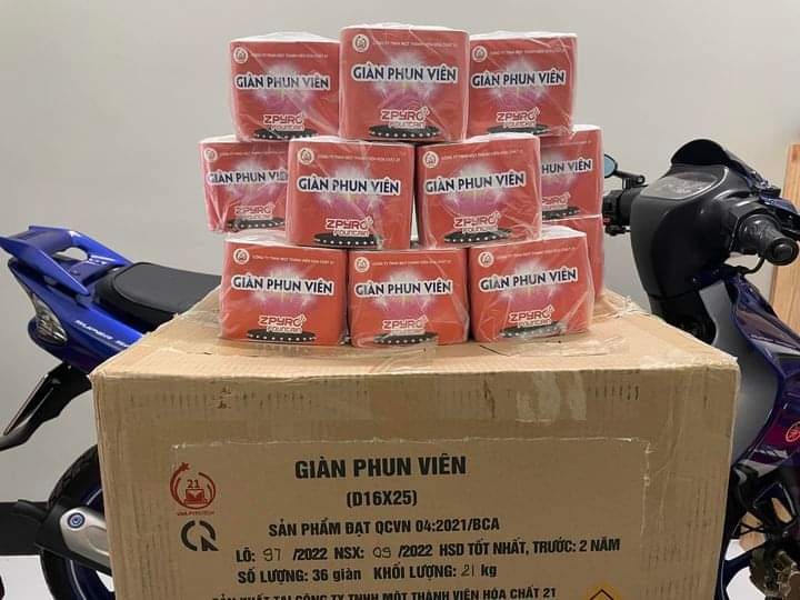 Pháo hoa Nhà máy Z121 mở bán sớm, dân xếp hàng mua đông như trảy hội-3