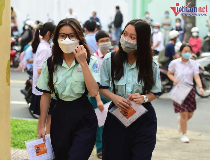 Trường học TP.HCM đón học sinh từ 6h30 nhưng lùi giờ vào lớp-1