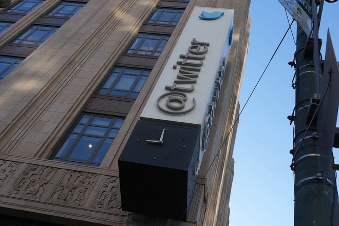 Tỷ phú Elon Musk tiếp quản Twitter, sa thải dàn lãnh đạo cấp cao-2