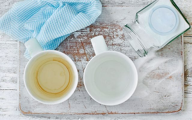 Ceramic and glass cups stained yellow: Washing with dish soap is not enough, try this method-1