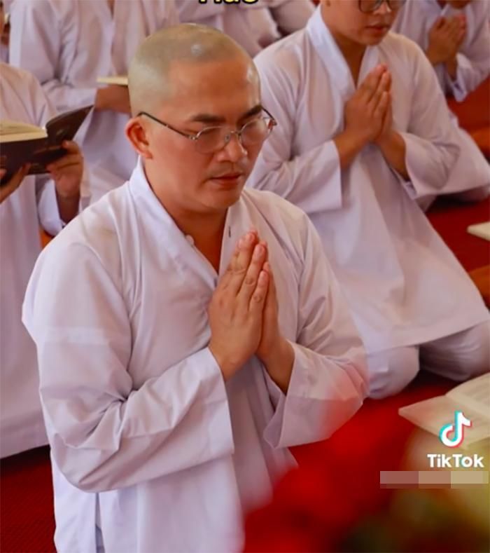 Rộ hình ảnh MC Đại Nghĩa xuống tóc xuất gia-3