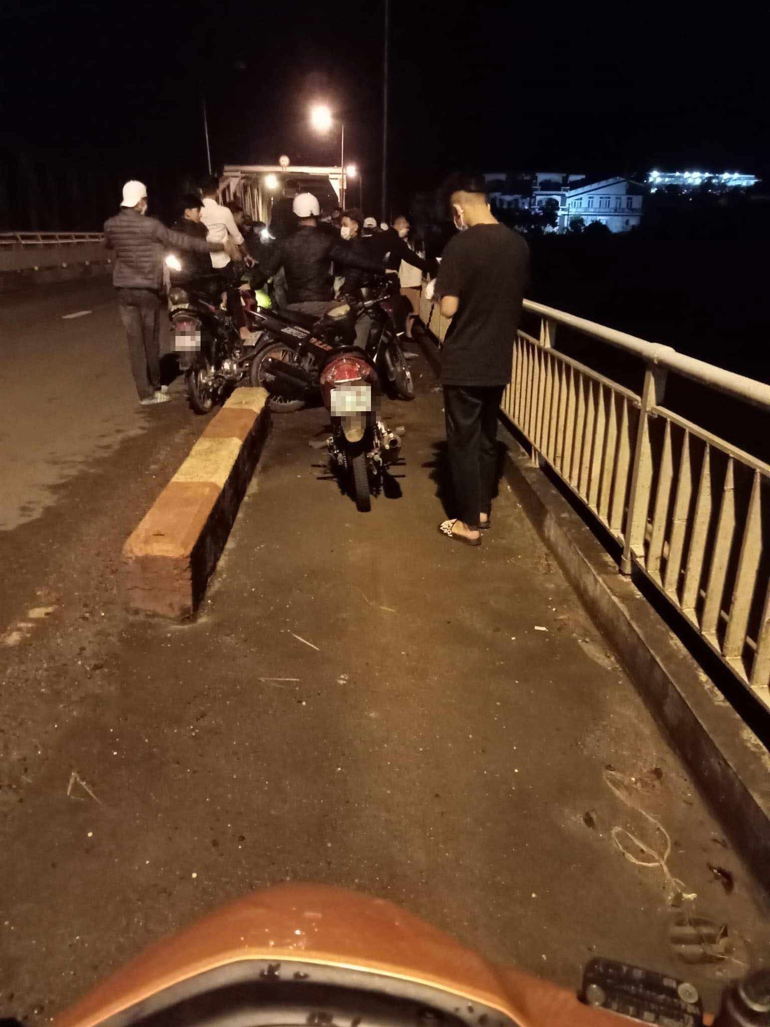 Thanh niên livestream nhảy cầu tự tử trong đêm ở Đăk Lăk nói về lý do tự bơi vào bờ-2