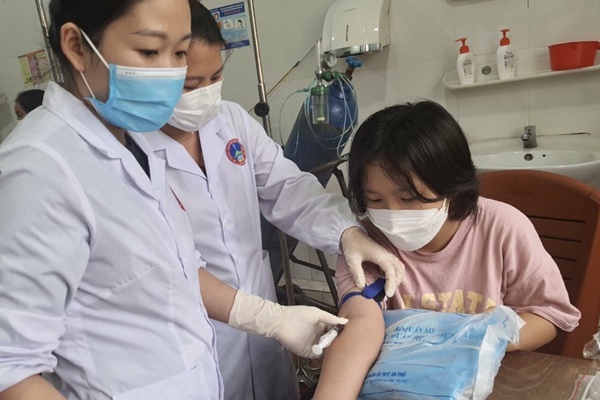 Diễn biến sức khỏe của hàng trăm trẻ nghỉ học vì sốt ở Bắc Kạn-1