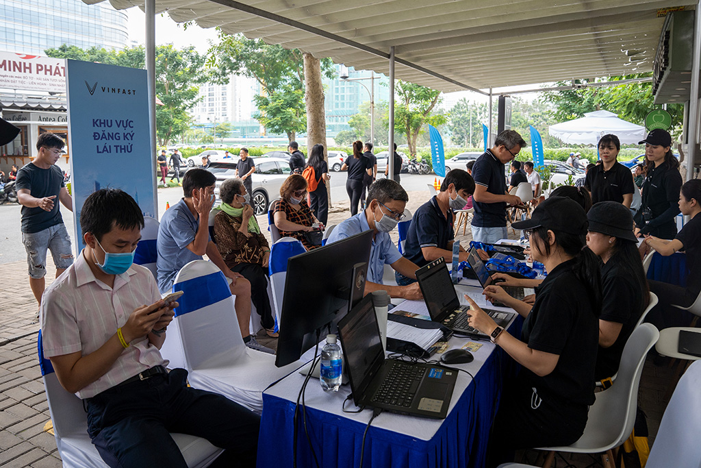 Nhiều khách hàng TP.HCM xuống tiền sau khi lái thử VinFast VF 8-1