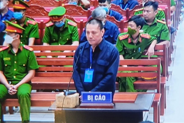 Vụ buôn lậu gần 200 triệu lít xăng: Hai ‘ông trùm’ kêu oan về số tiền thu lợi bất chính-3