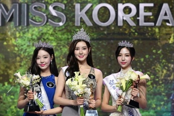 Top 3 Hoa hậu Hàn Quốc 2022 gây tranh cãi vì giống nhau như đúc-1