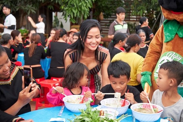 Cuộc sống hiện tại của HHen Niê - người đẹp được công nhận là Á hậu 3 Miss Universe 2018-4