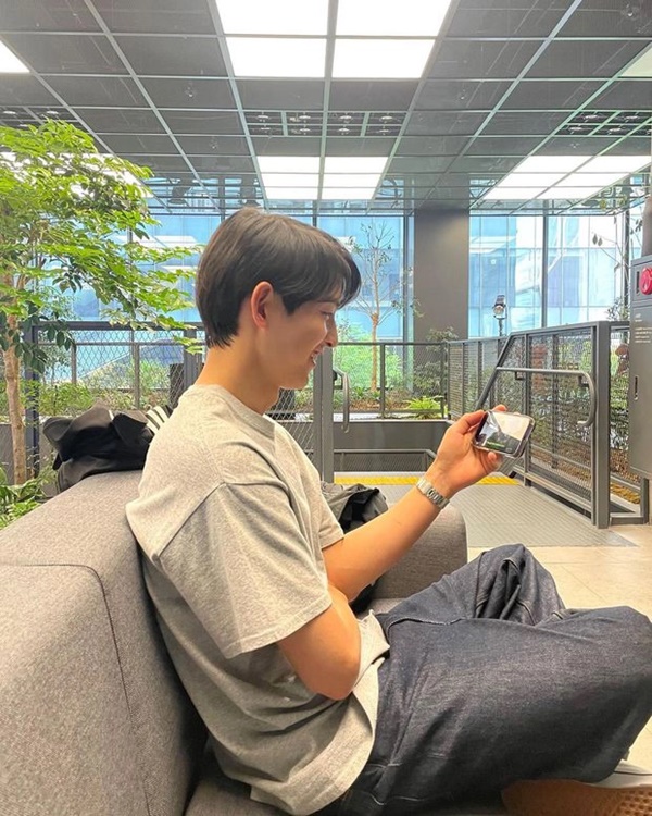 Phía Song Joong Ki và Kim Tae Ri lên tiếng về ảnh bí mật hẹn hò ở Paris-4