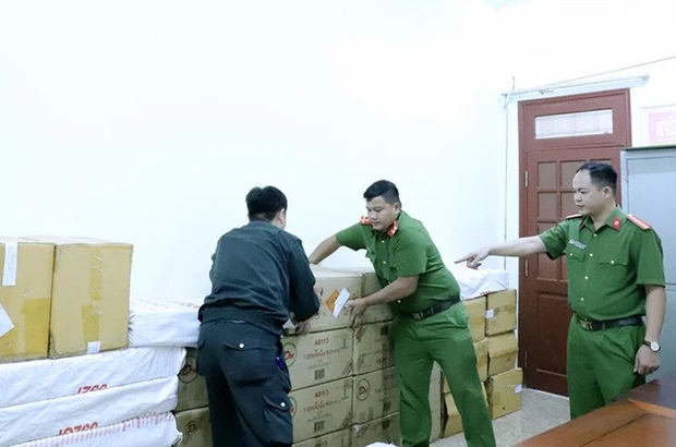 Hai mẹ con giấu hơn 800 kg pháo nổ trong phòng ngủ-2